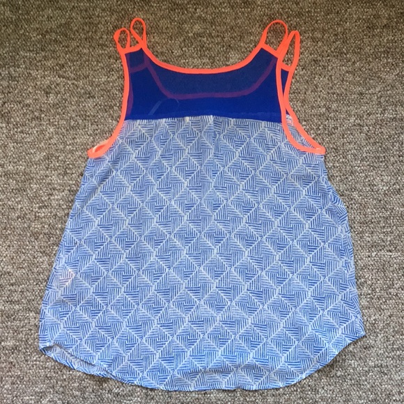 Patterned Sheer Tank - Picture 3 of 3